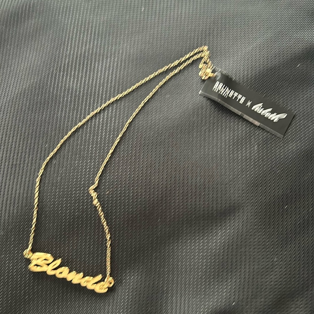 Brunette the label necklace